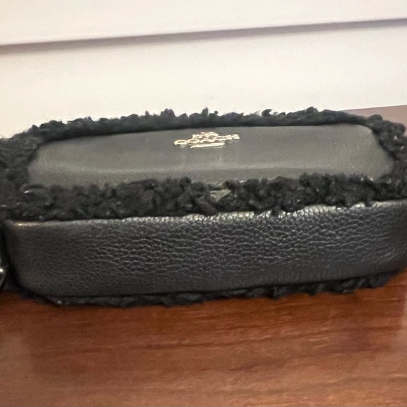 COACH CROSSBODY POUCH IN LEATHER AND SHEARLING - Picture 7 of 11